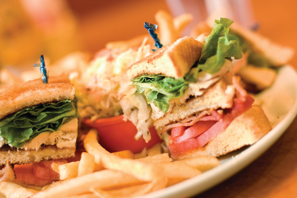 Twin Willows is a sports pub and family restaurant in the North end of Narragansett. Casual and kid friendly, the expansive menu boasts juicy burgers, specialty sandwiches, treasures from the sea and a wide variety of beer and wine.