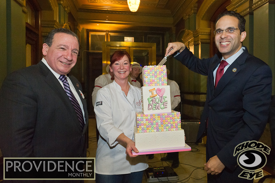 Sin Bakery presents a cake to City Council President Solomon and Mayor Taveras
