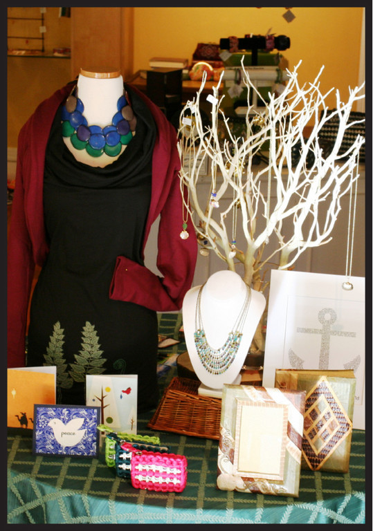 Green Envy Eco-Boutique Meaningful and unique gifts for the whole family. Each item is handmade in the USA or fair trade and benefits people and the planet. With many gifts under $20, you can’t go wrong! Green Envy has won seven awards in four years! Come see what everyone is talking about. New larger location has two floors of jewelry, clothing, skincare, gifts and more! 8 Franklin Street, Newport. 619-1993